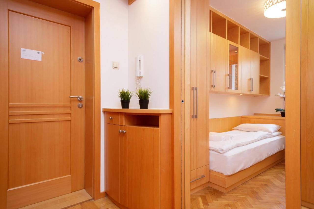 Two-Bedroom Family Apartment Esperanto Next To Klif By Noclegi Renters Warszawa Zewnętrze zdjęcie