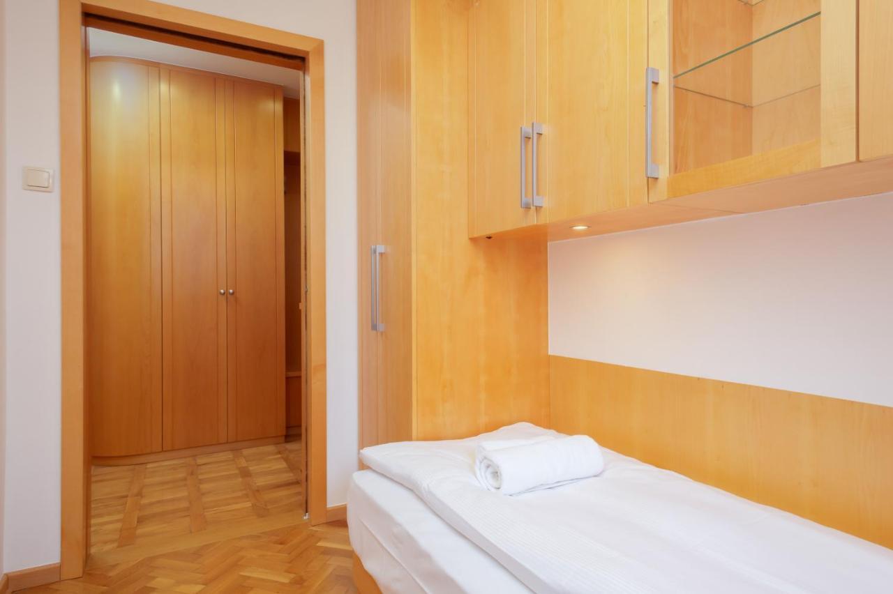 Two-Bedroom Family Apartment Esperanto Next To Klif By Noclegi Renters Warszawa Zewnętrze zdjęcie